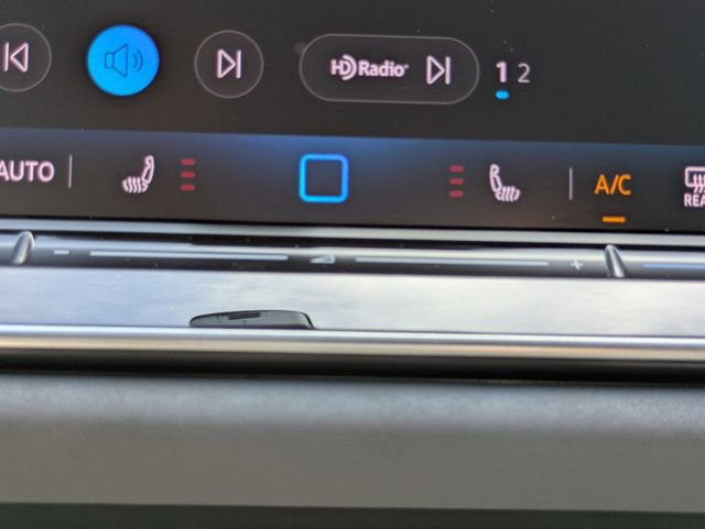 New 2026 Volkswagen Tiguan SE FWD image 24