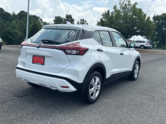 New 2025 Nissan Kicks Play S image 4