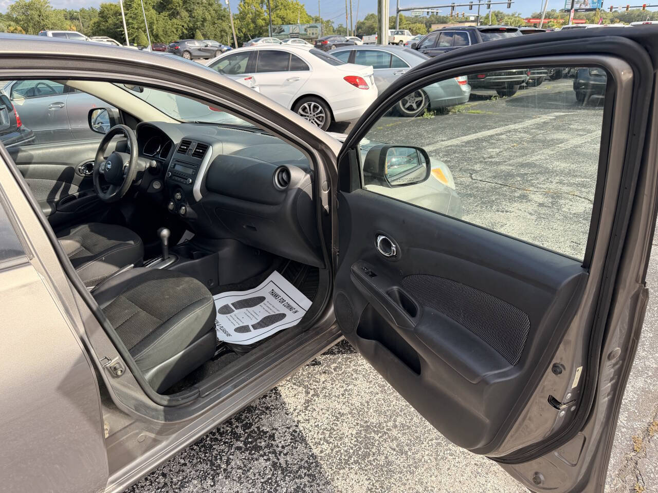 Used 2014 Nissan Versa SV w/ Convenience Package FWD image 11