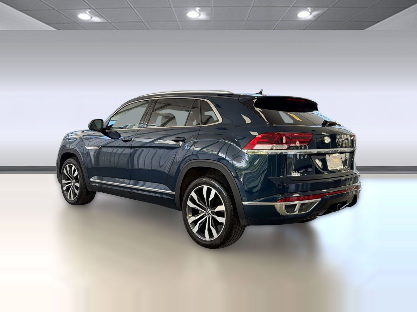 Used 2023 Volkswagen Atlas Cross Sport SEL Premium R-Line image 3