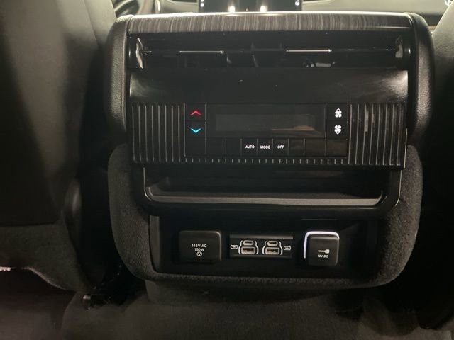 Used 2024 Jeep Wagoneer L Series II w/ Flexible Seating Group image 39