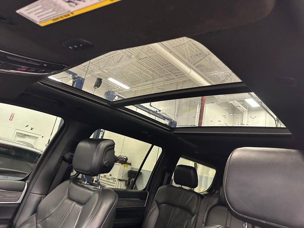 Used 2022 Jeep Wagoneer Series III w/ Premium Group I image 16