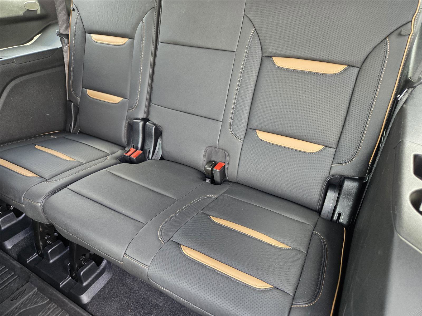 Used 2024 GMC Yukon AT4 w/ Technology Package AWD/4WD image 30