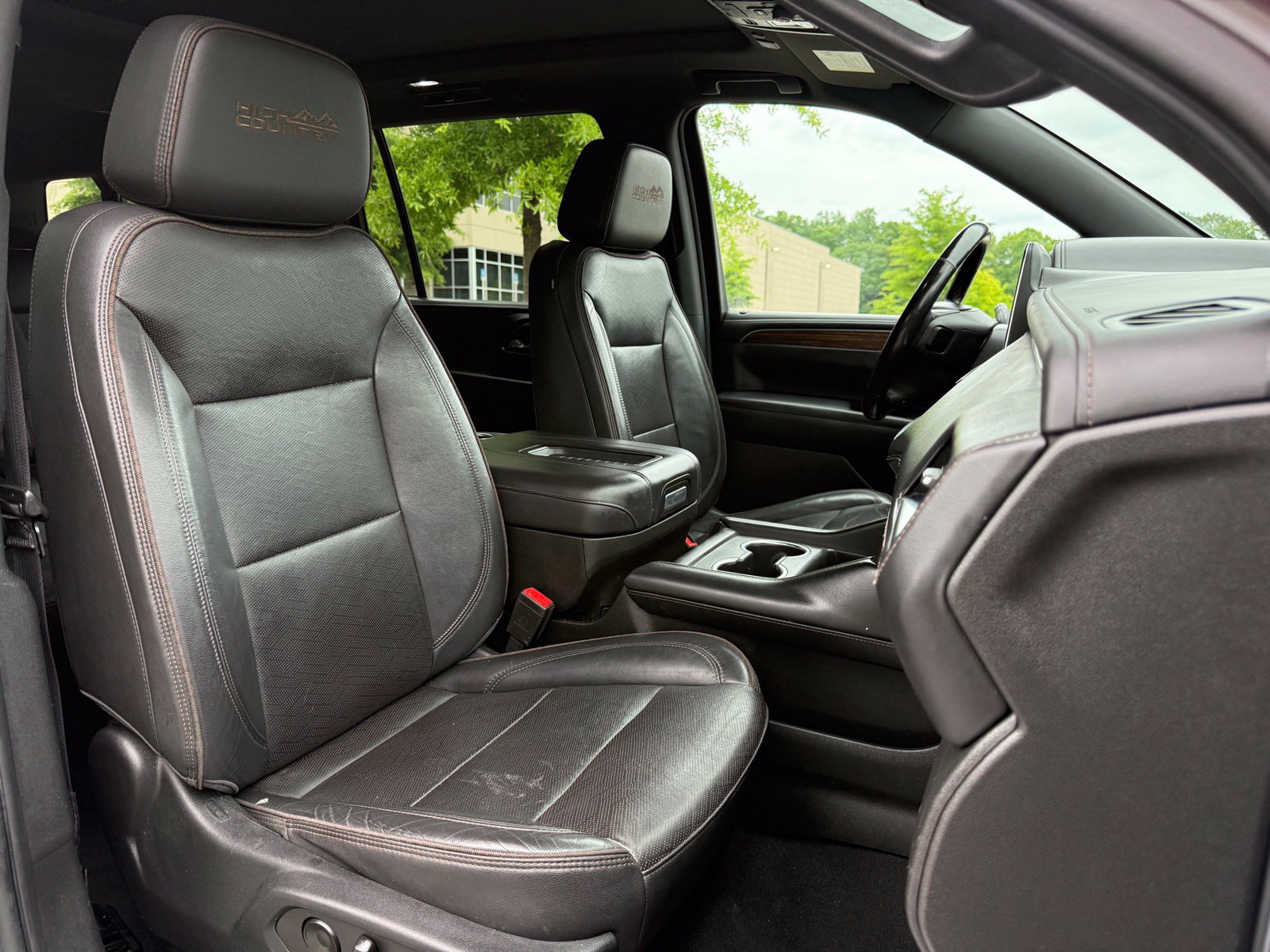 Used 2022 Chevrolet Suburban High Country AWD/4WD image 36