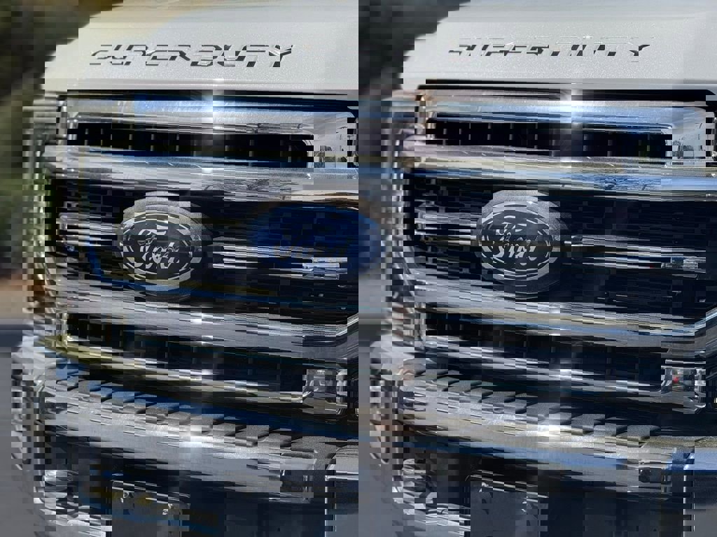 Used 2020 Ford F250 Lariat w/ Chrome Package image 11