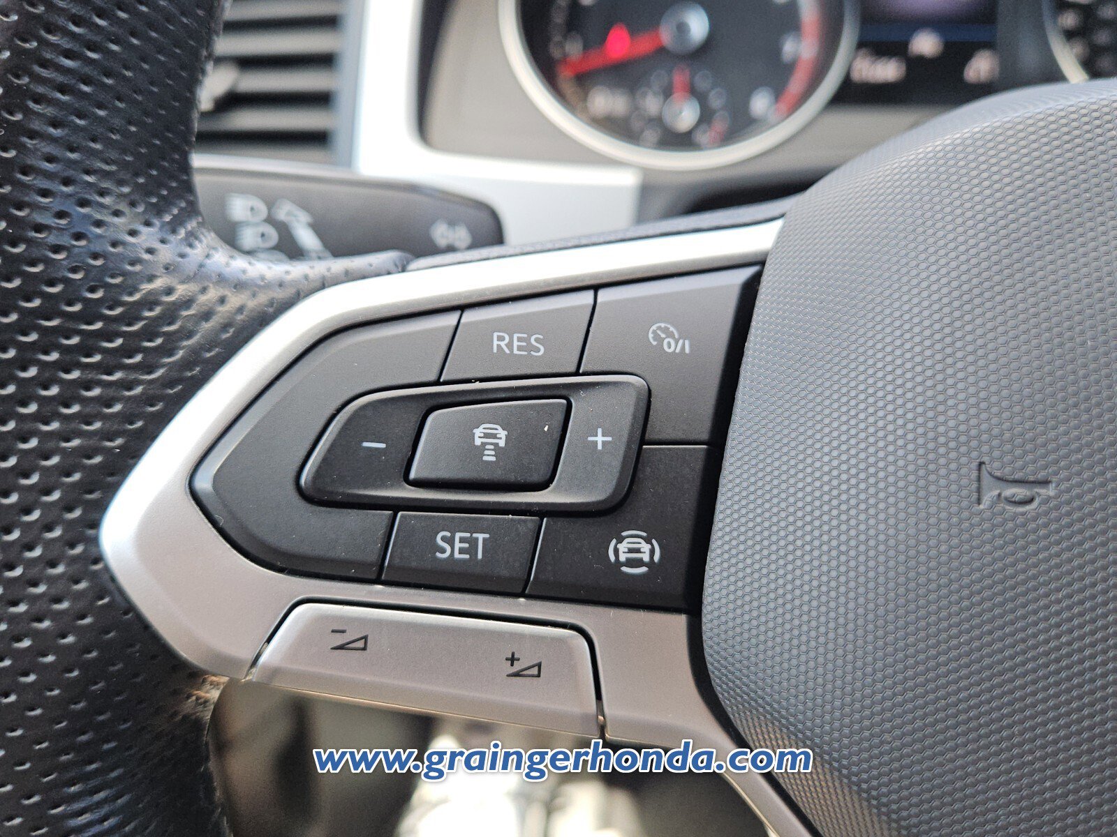 Used 2021 Volkswagen Atlas Cross Sport SE w/ Panoramic Sunroof Package image 19