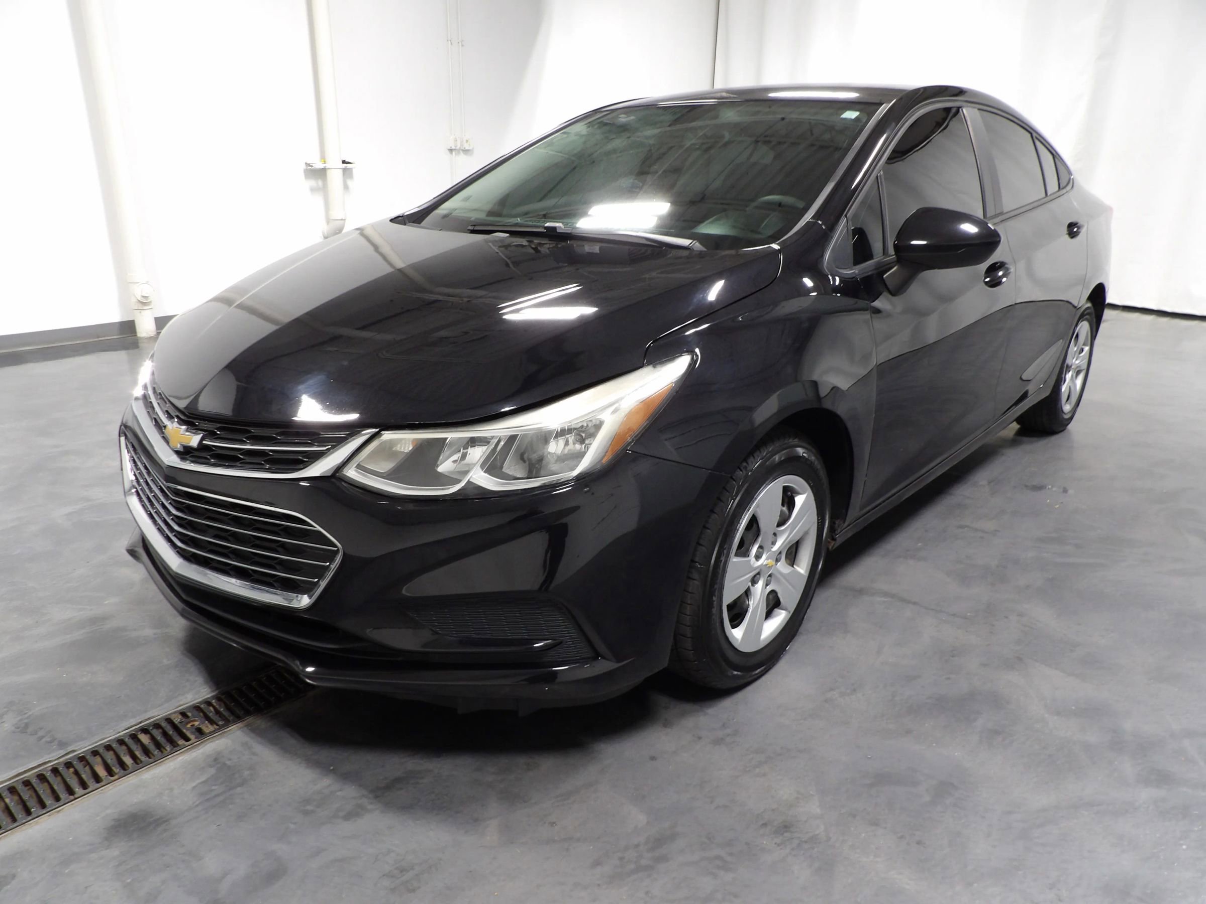 Used 2018 Chevrolet Cruze LS FWD image 4
