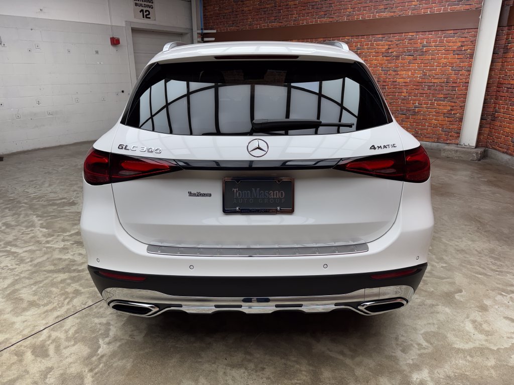 Certified 2025 Mercedes-Benz GLC 300 4MATIC image 4
