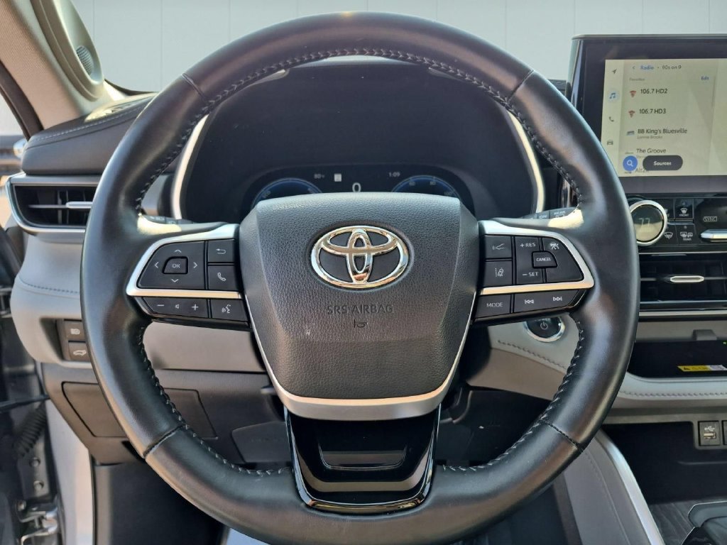 Used 2023 Toyota Highlander Limited AWD/4WD image 19