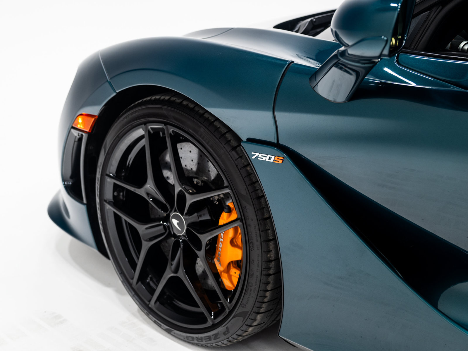 Used 2024 McLaren 750S Spider RWD image 23