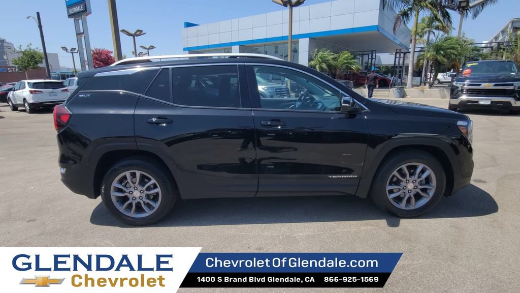 Used 2023 GMC Terrain SLT FWD image 9