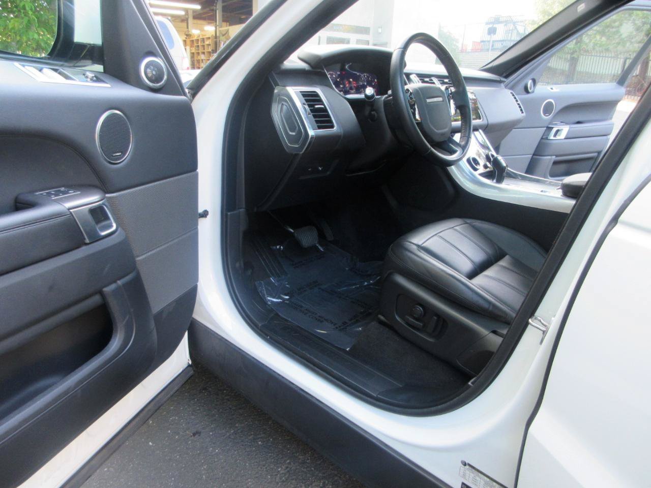 Used 2020 Land Rover Range Rover Sport SE AWD/4WD image 6