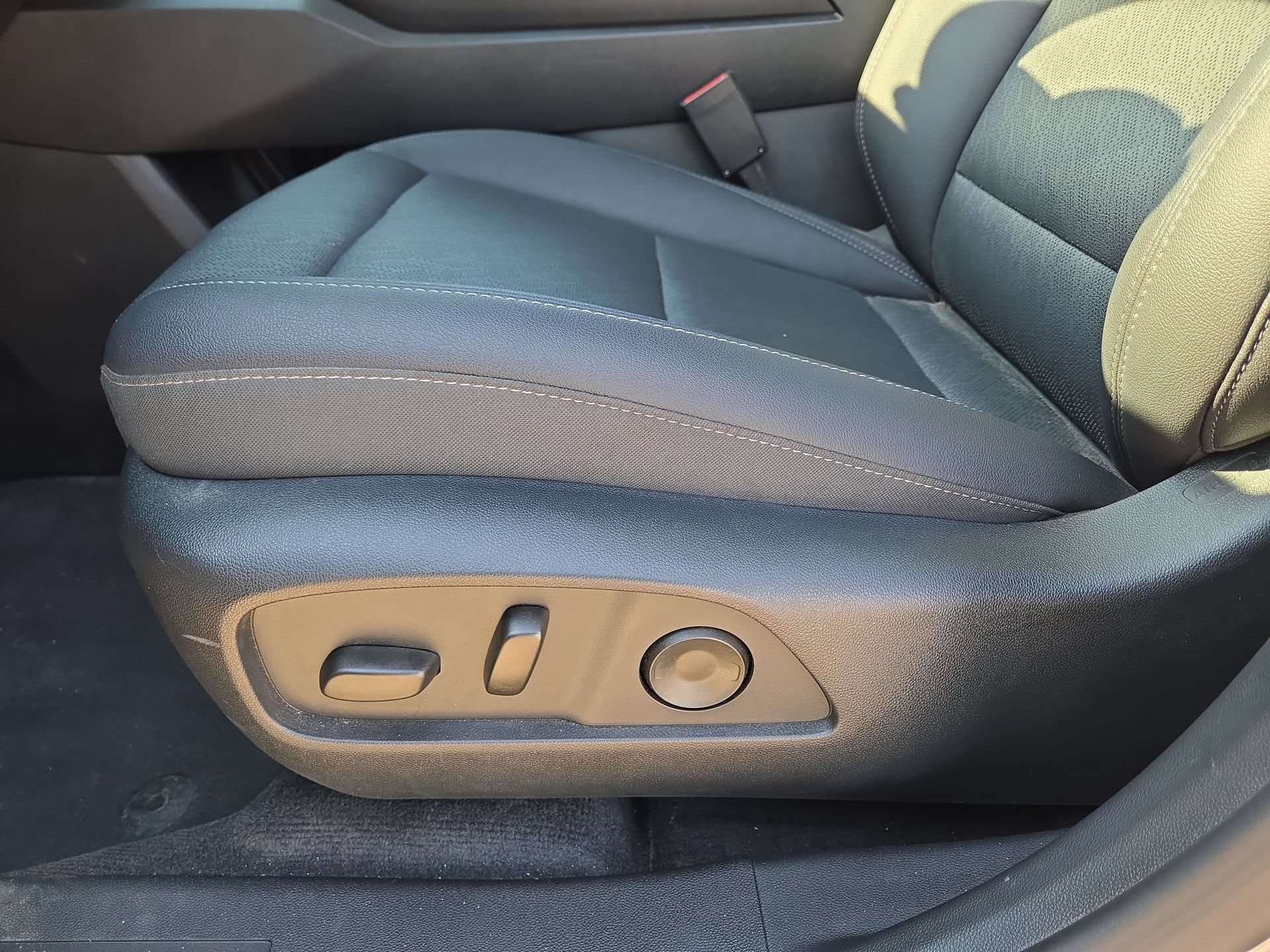 Used 2026 Chevrolet Equinox LT w/ Convenience Package II FWD image 17
