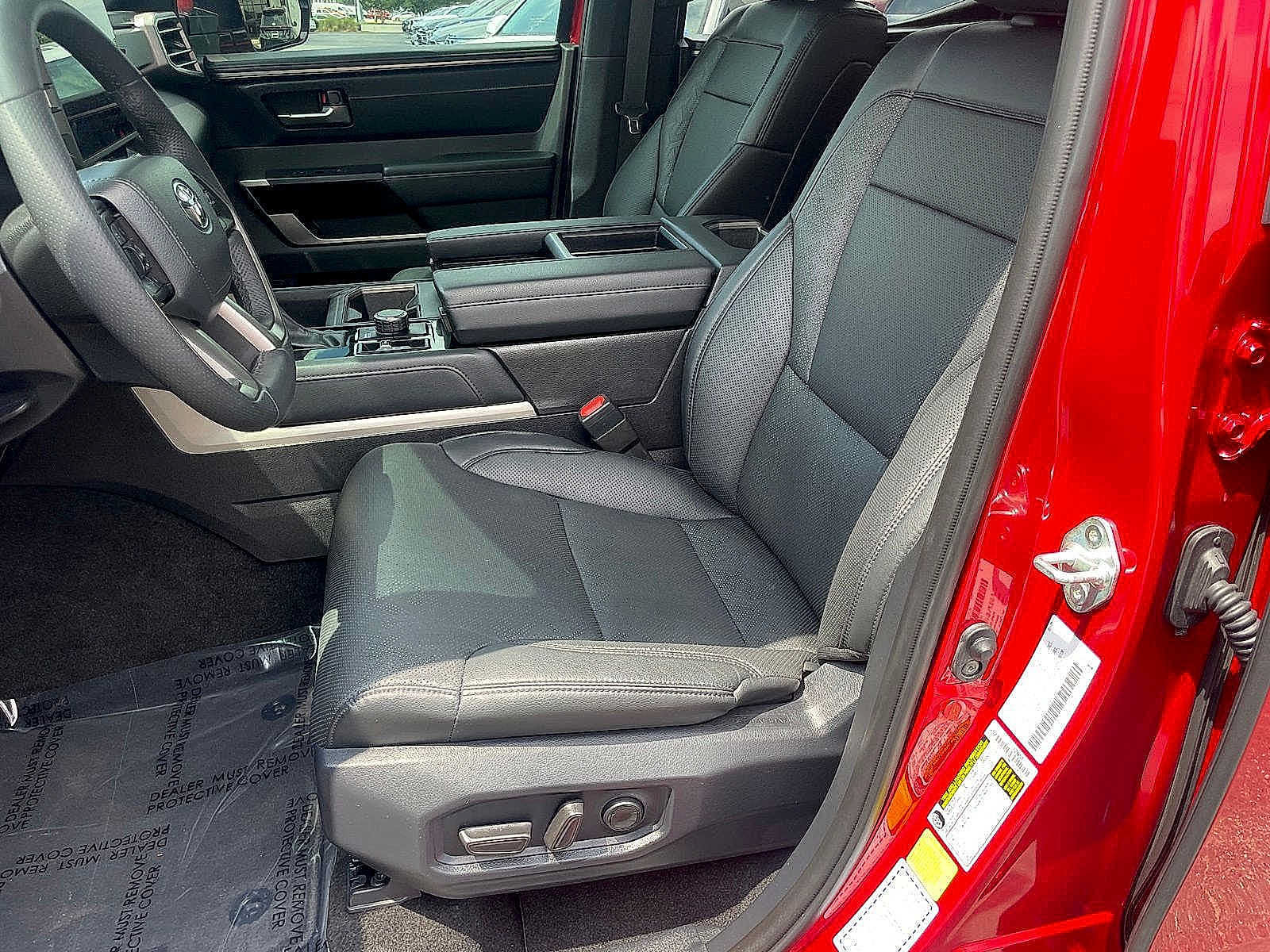 Used 2025 Toyota Tundra Limited AWD/4WD image 10