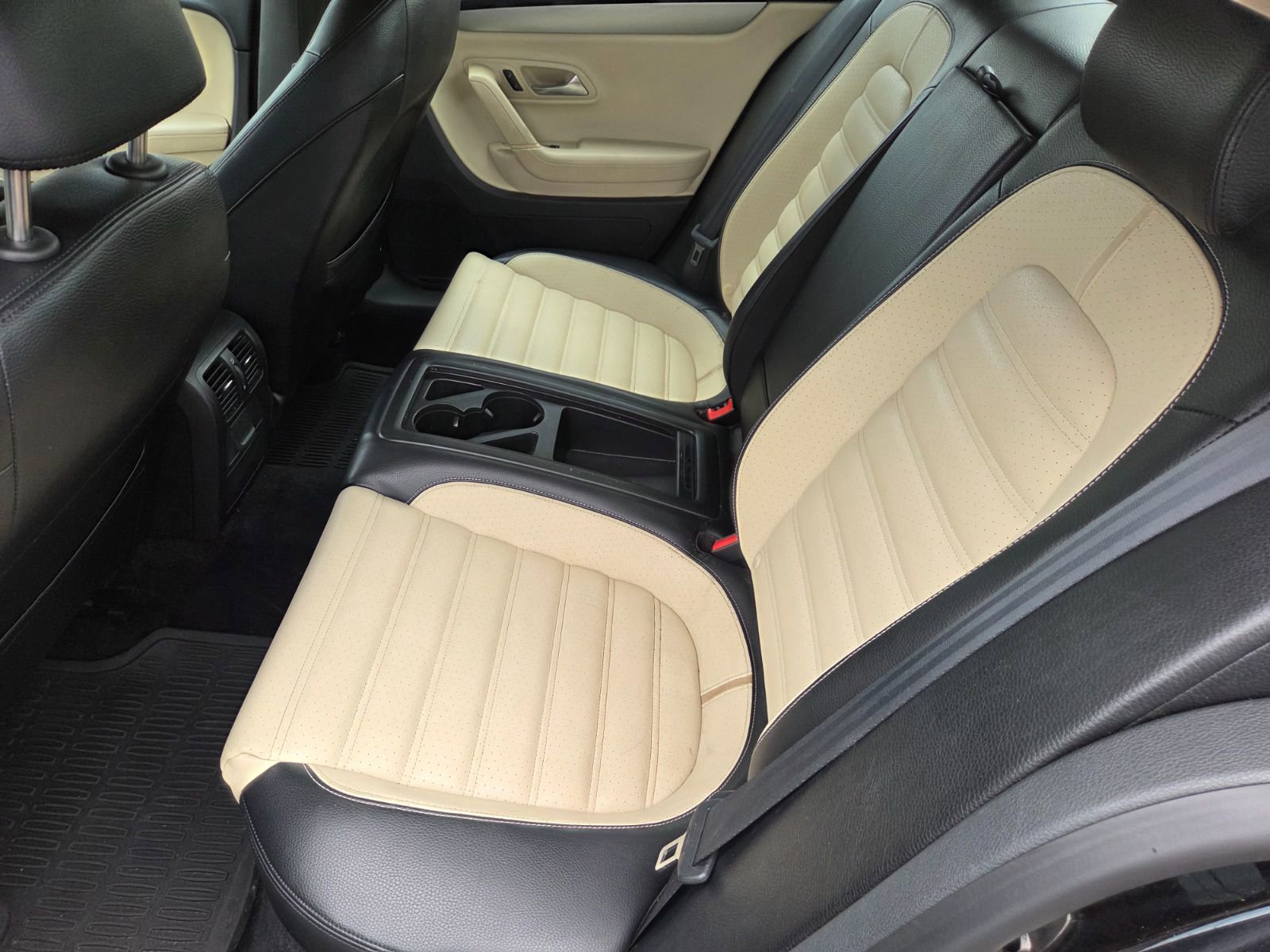 Used 2010 Volkswagen CC Sport FWD image 9
