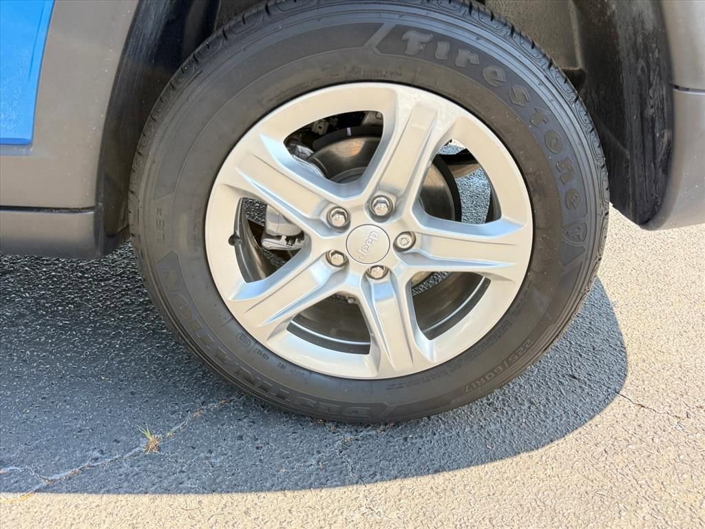 Used 2023 Jeep Compass Latitude AWD/4WD image 14