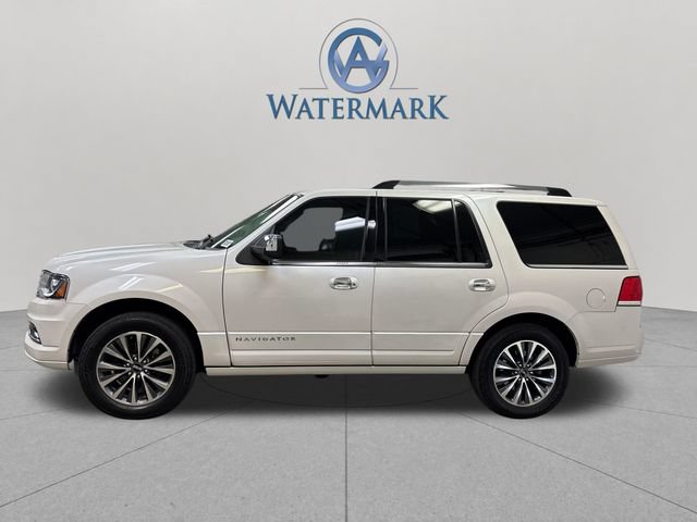 Used 2016 Lincoln Navigator Select AWD/4WD image 2