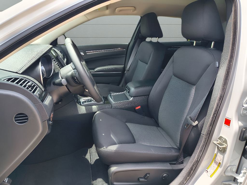 Used 2023 Chrysler 300 Touring w/ Sport Appearance Package image 13