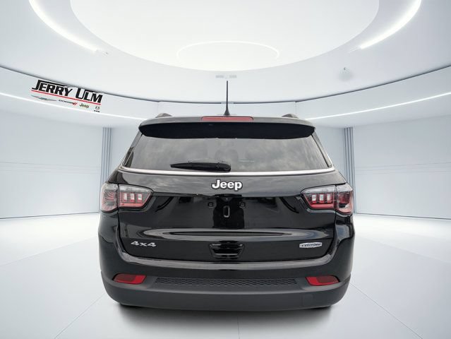 Used 2023 Jeep Compass Latitude w/ Sun and Sound Group AWD/4WD image 4