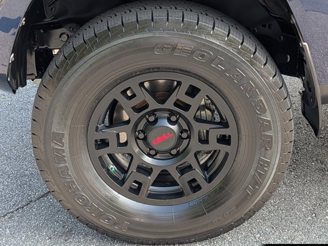 Used 2020 Toyota 4Runner TRD Off-Road Premium w/ Moonroof Package AWD/4WD image 11
