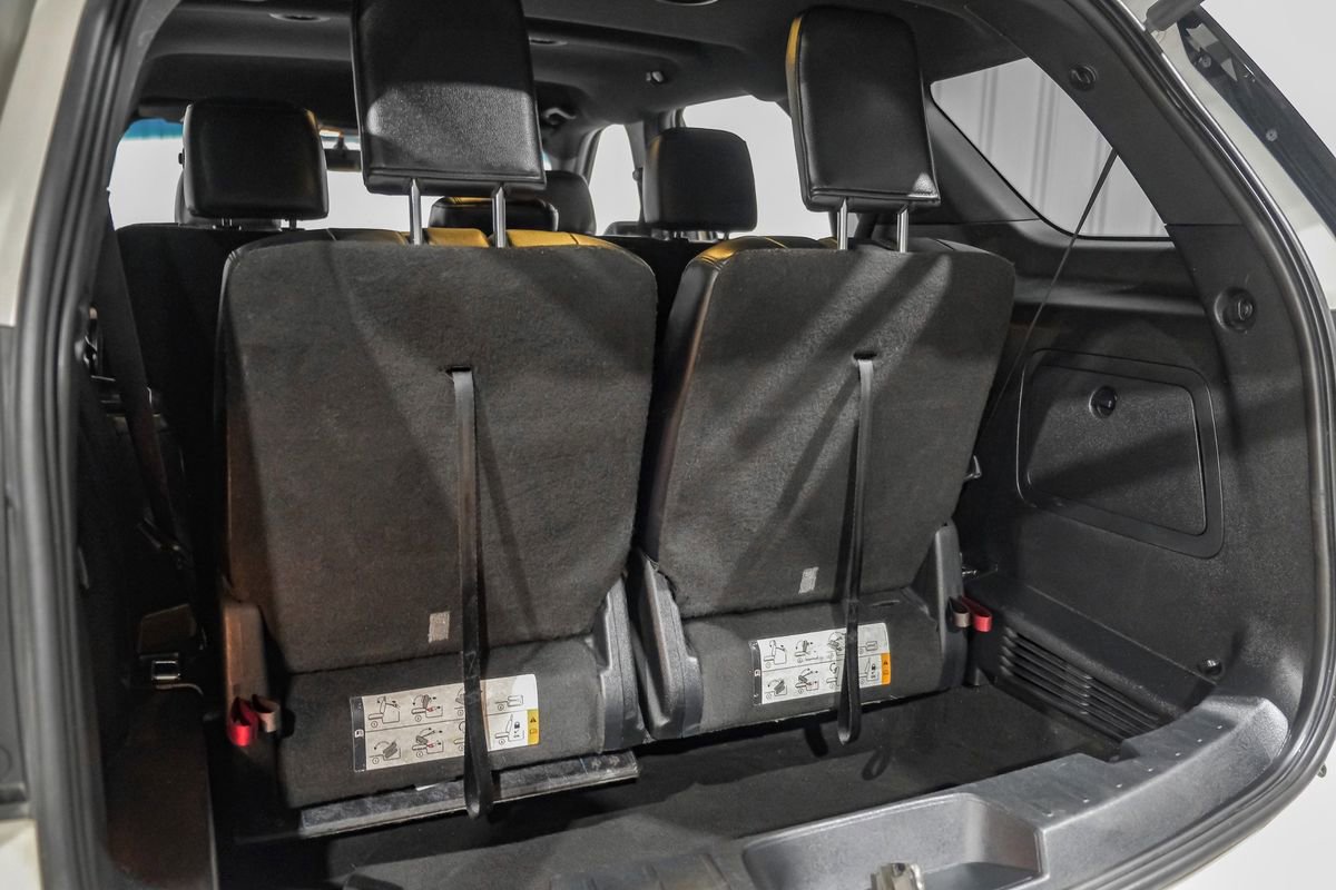 Used 2017 Ford Explorer XLT w/ Equipment Group 202A FWD image 57