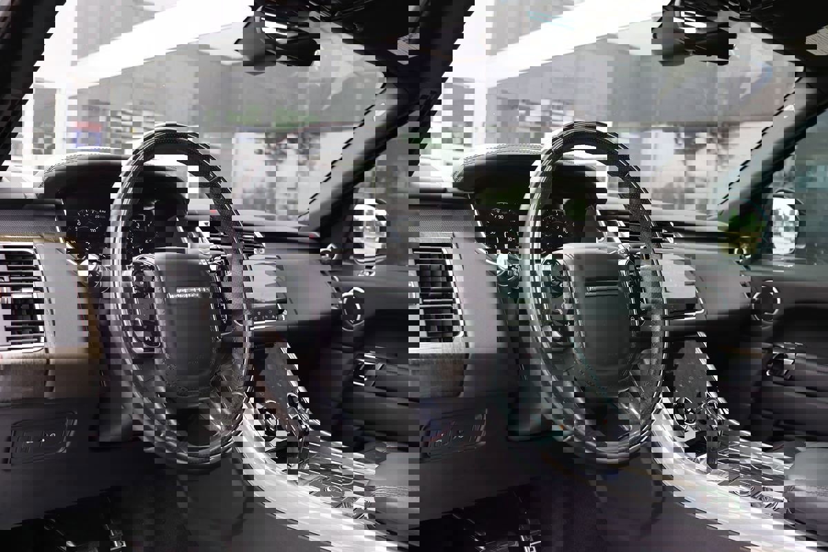 Used 2018 Land Rover Range Rover Sport HSE Dynamic image 15