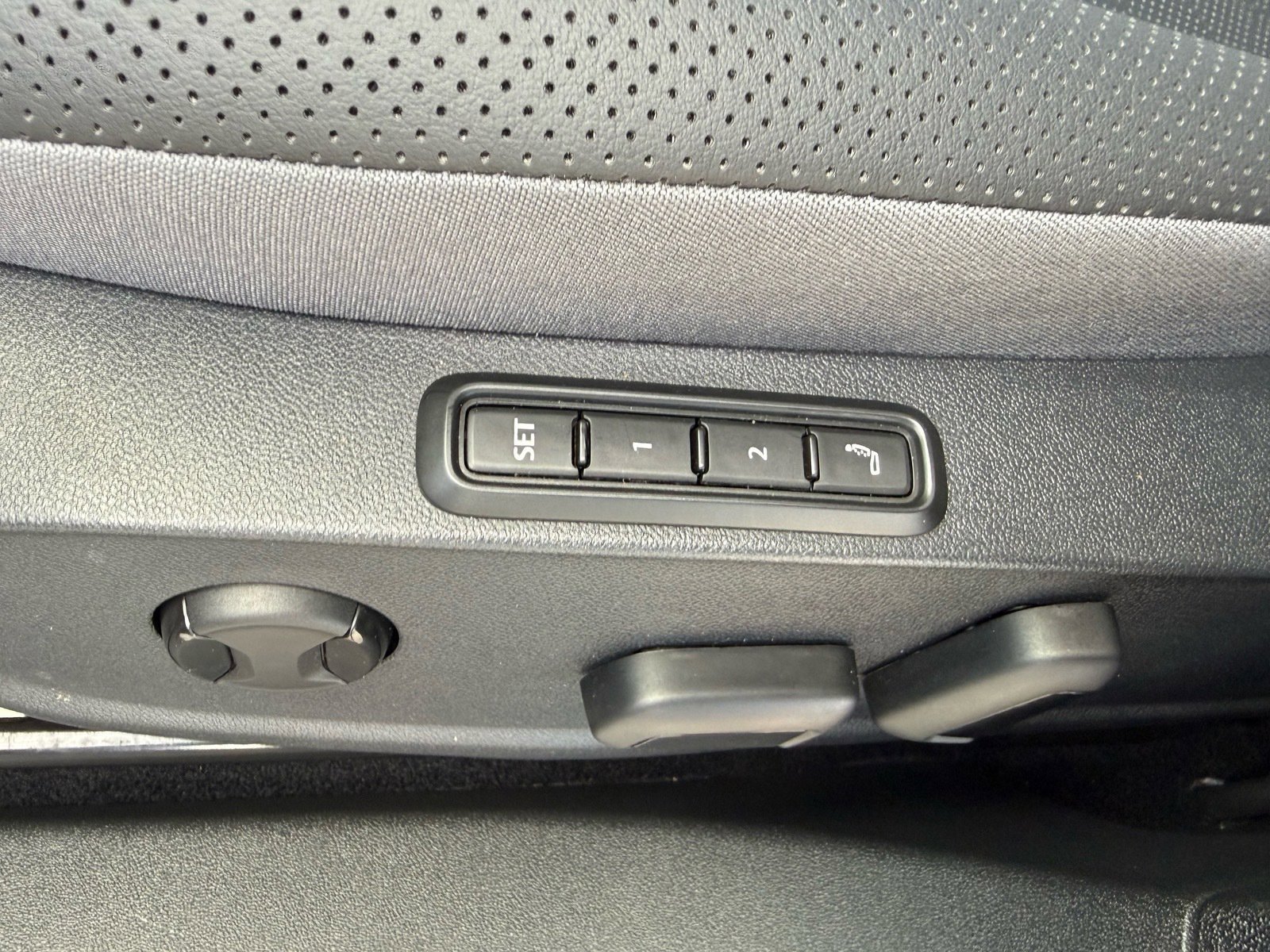 Used 2024 Volkswagen ID.4 Pro S image 32