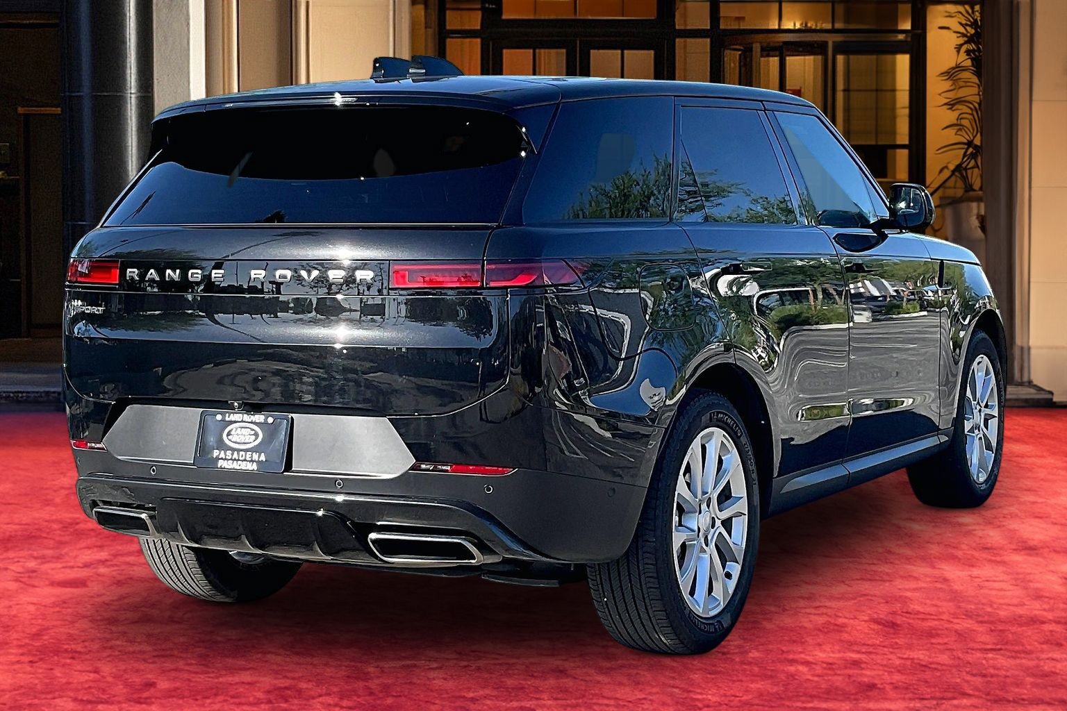Used 2024 Land Rover Range Rover Sport SE AWD/4WD image 12