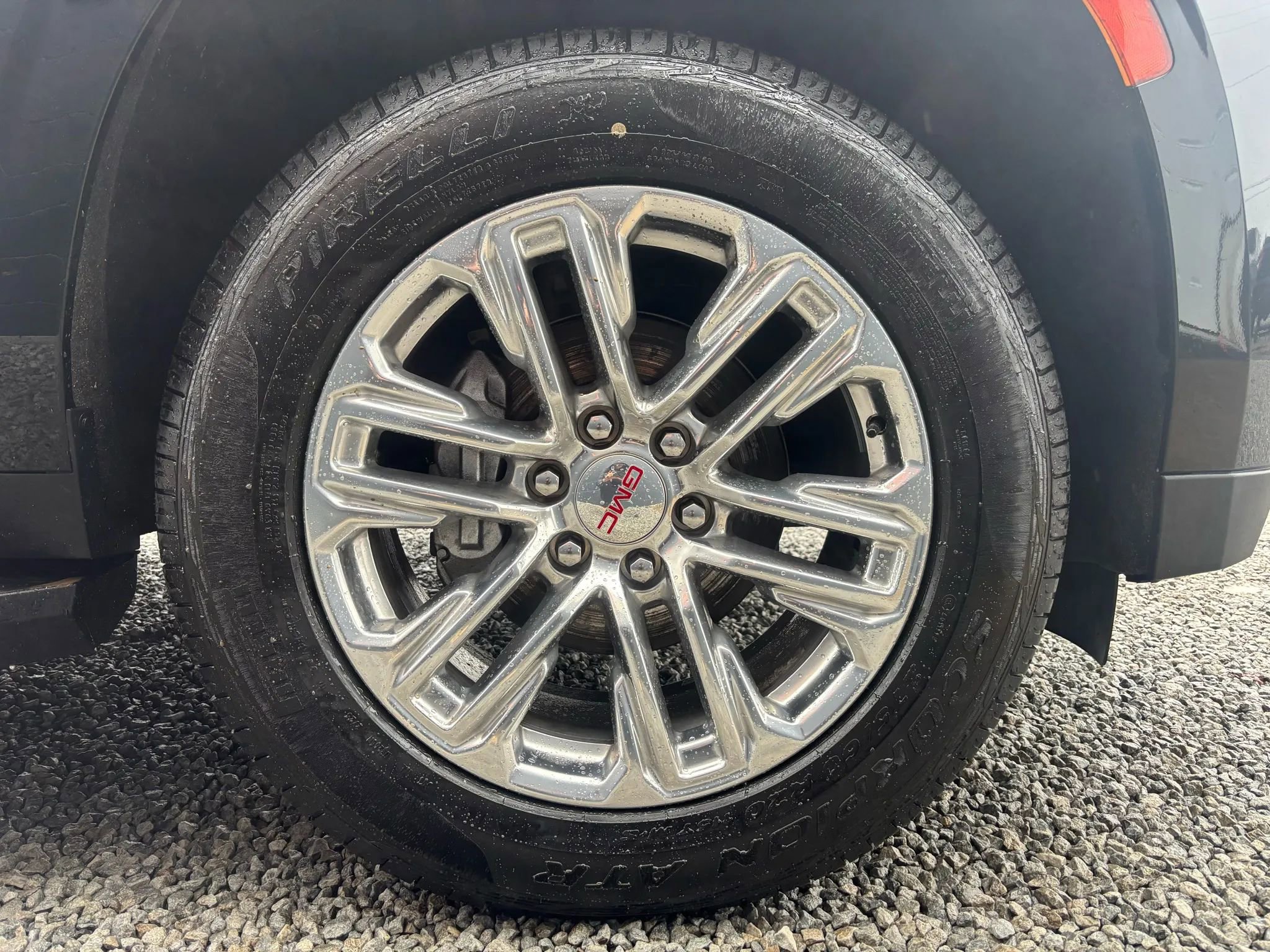 Used 2023 GMC Yukon SLT image 8