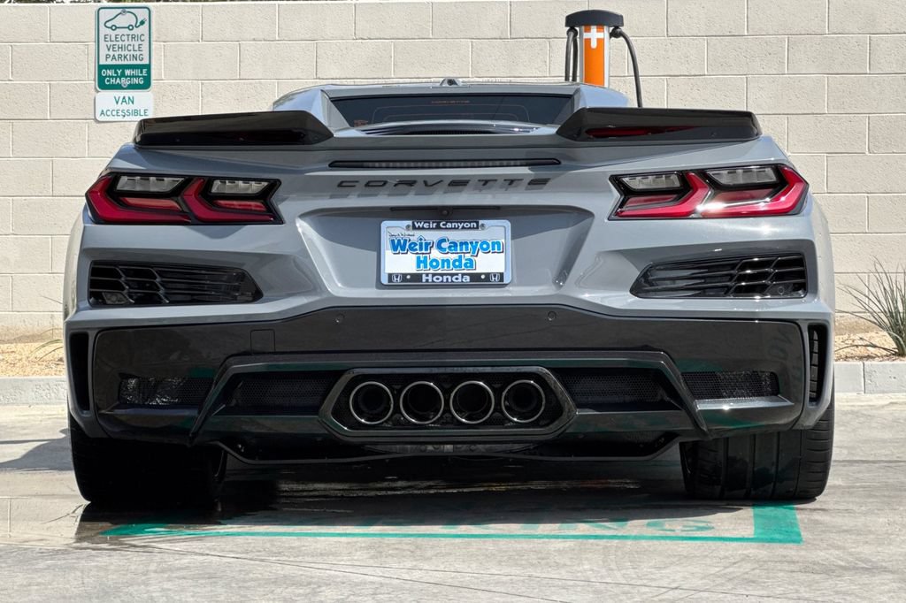 Used 2024 Chevrolet Corvette Z06 w/ Stealth Interior Trim Package RWD image 7