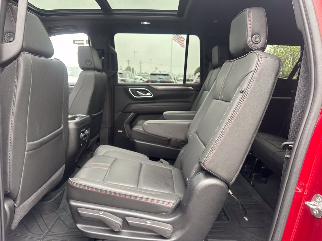 Used 2024 Chevrolet Suburban RST w/ Luxury Package AWD/4WD image 15