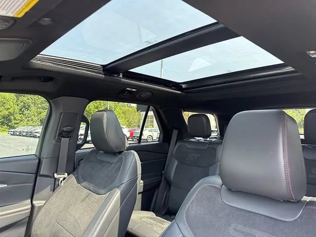 Used 2025 Ford Explorer ST w/ Sun And Sound Package AWD/4WD image 13