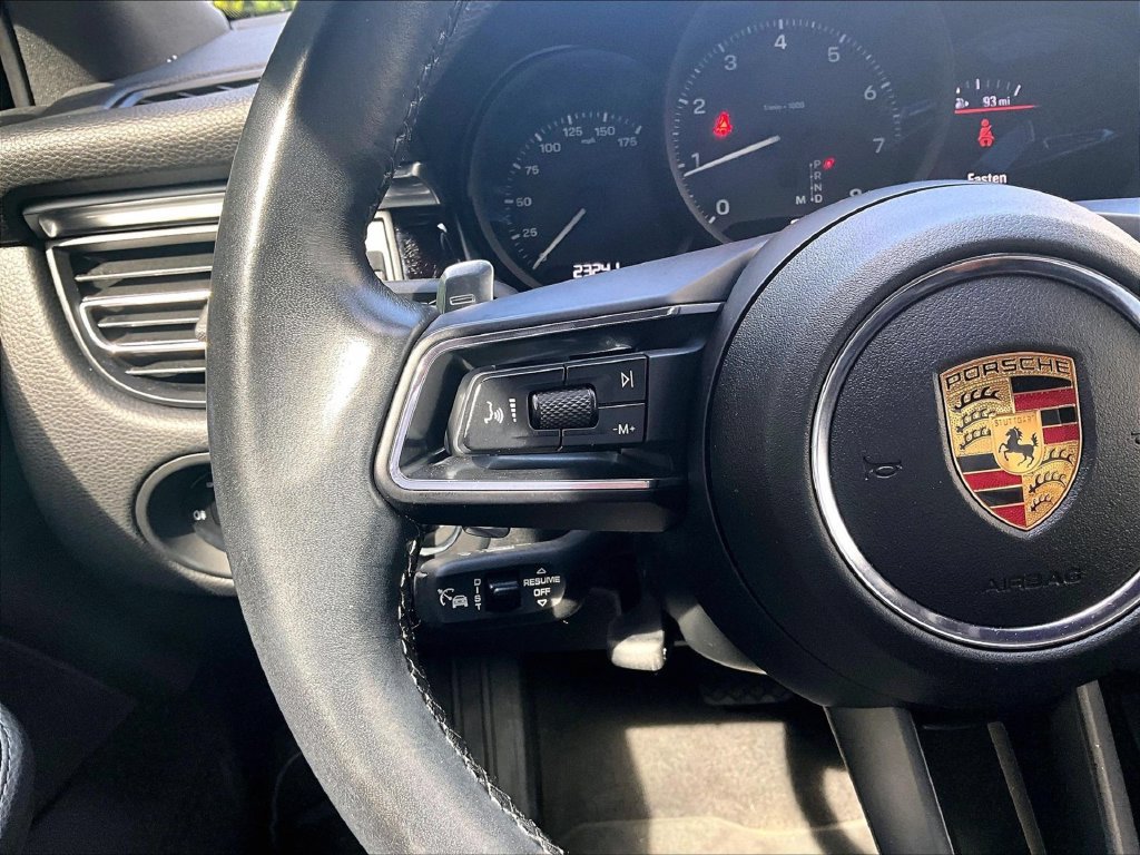 Certified 2023 Porsche Macan AWD/4WD image 23