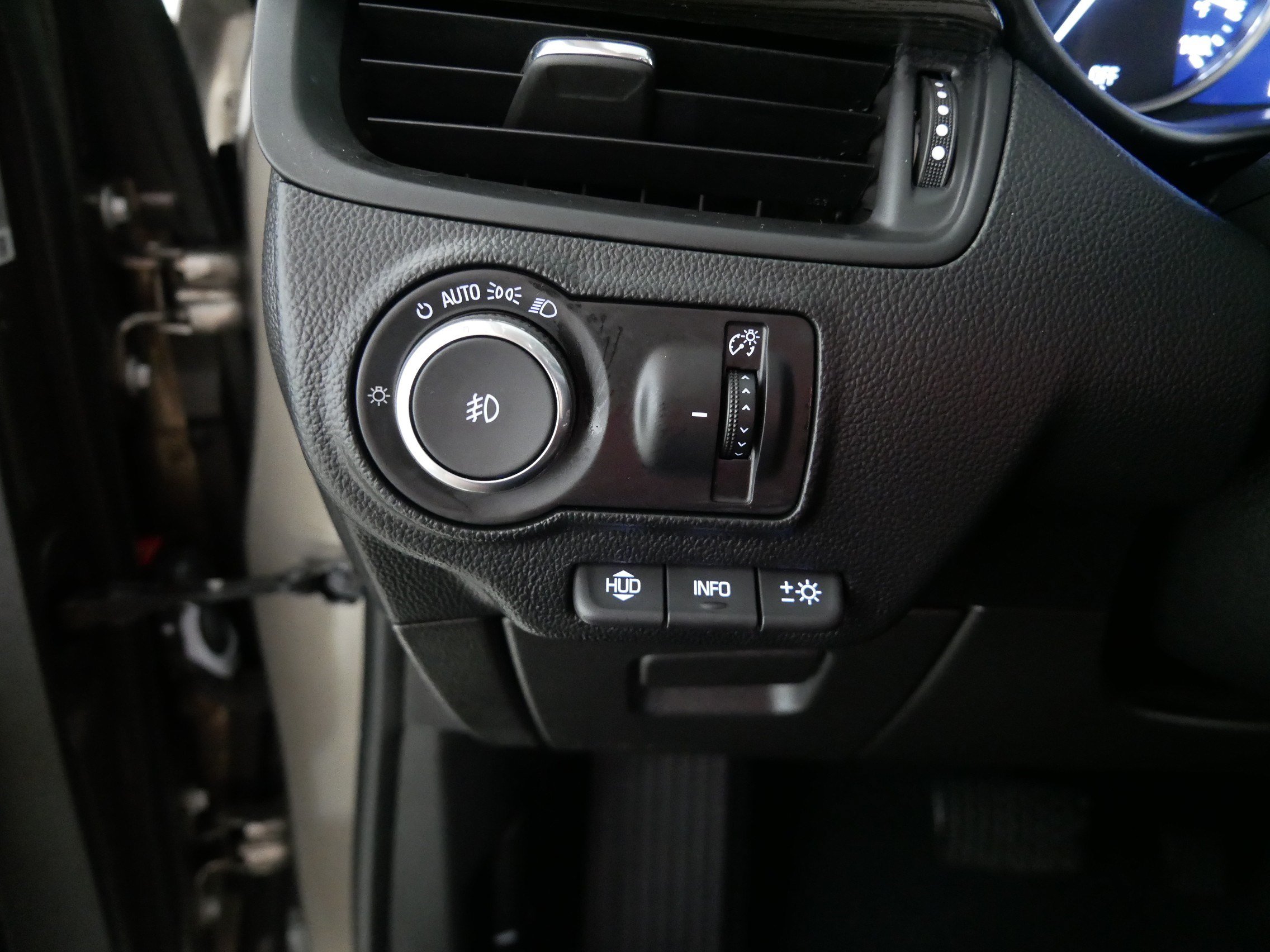 Used 2017 Buick Envision Premium w/ Driver Confidence Package AWD/4WD image 26