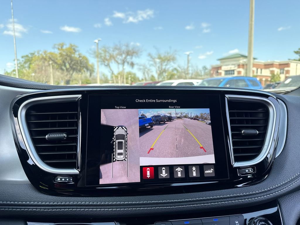 New 2026 Chrysler Pacifica Limited w/ Trailer Tow Group image 24