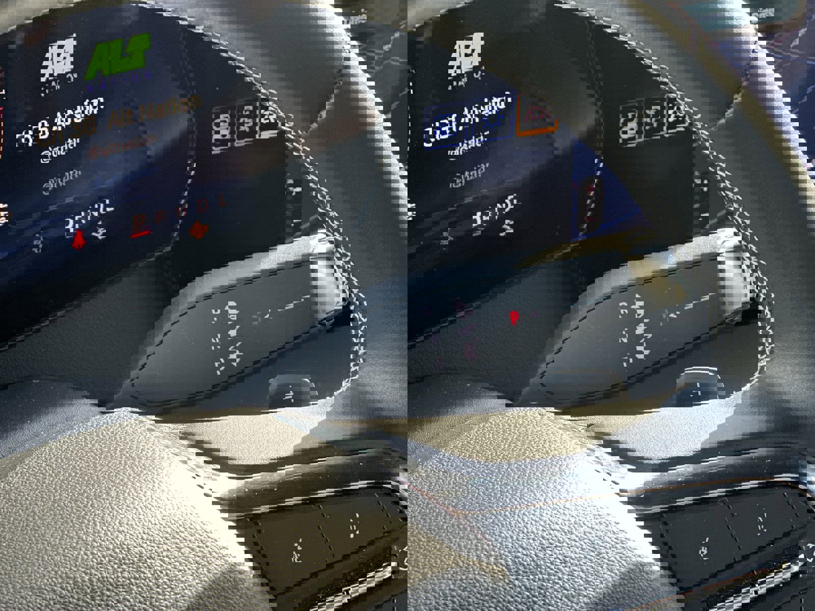 Used 2025 Chevrolet Traverse LT image 30