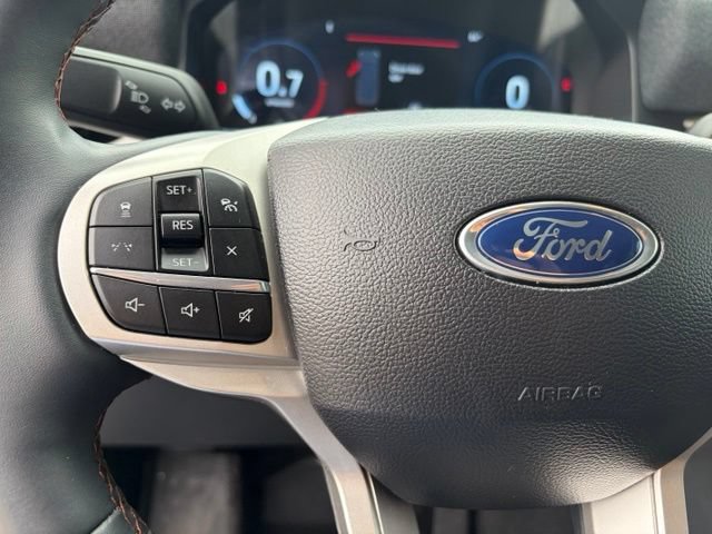 Used 2025 Ford Explorer Active AWD/4WD image 57