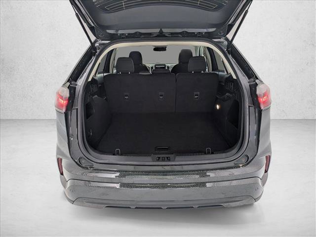 Used 2024 Ford Edge SE w/ Black Appearance Package image 6