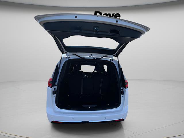 New 2026 Chrysler Pacifica Select AWD/4WD image 26