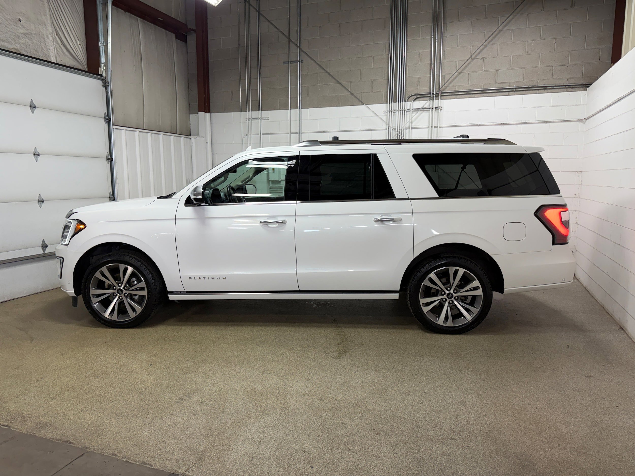 Used 2021 Ford Expedition Max Platinum AWD/4WD image 5
