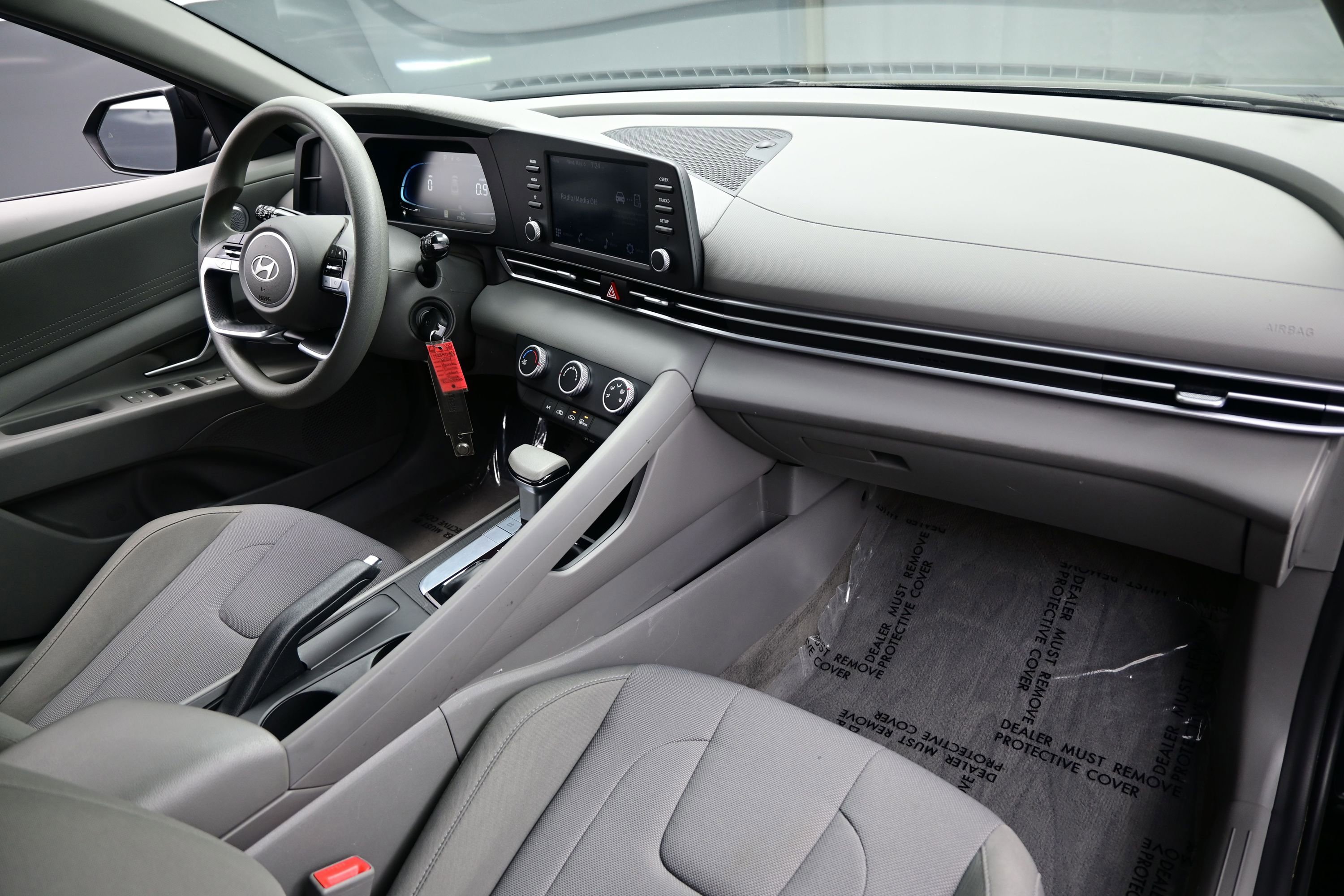 Used 2024 Hyundai Elantra SE FWD image 14