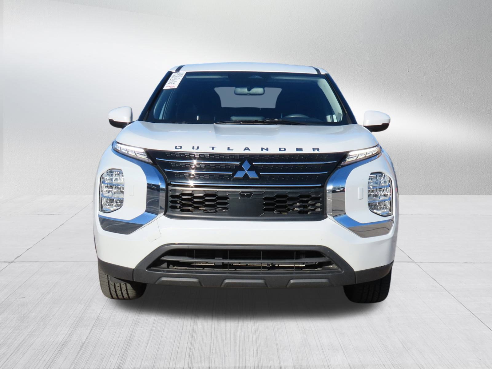 Used 2022 Mitsubishi Outlander ES image 2