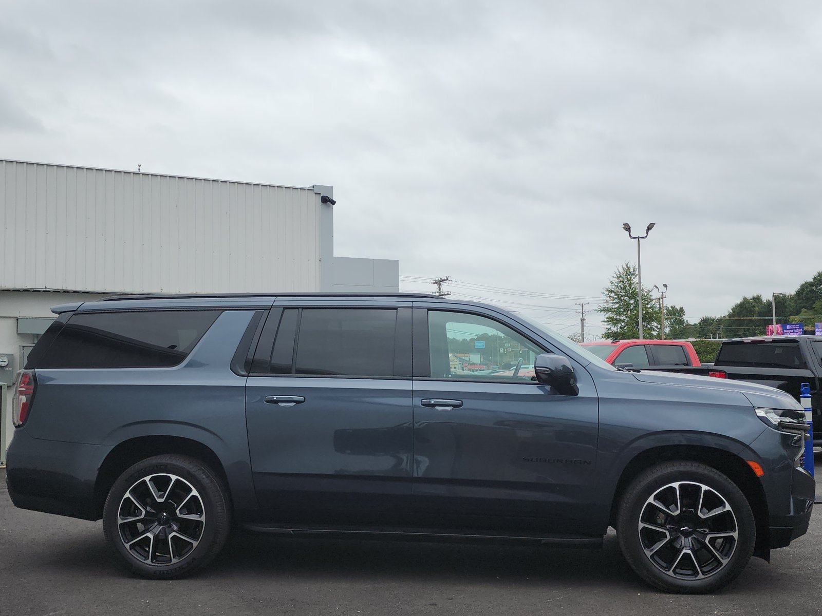 Used 2021 Chevrolet Suburban RST w/ Luxury Package AWD/4WD image 6