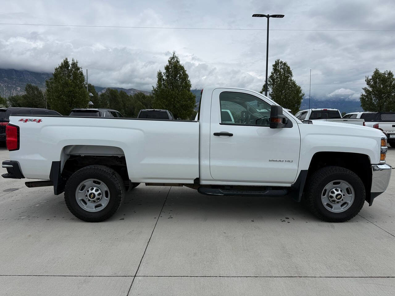 Used 2017 Chevrolet Silverado 2500 W/T w/ WT Convenience Package AWD/4WD image 2