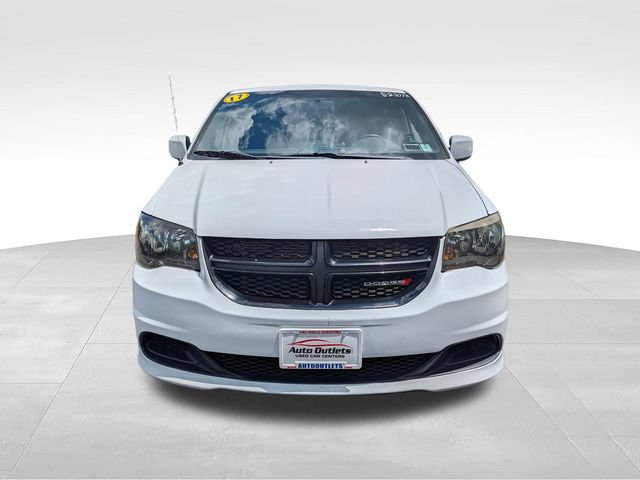 Used 2017 Dodge Grand Caravan SE FWD image 2