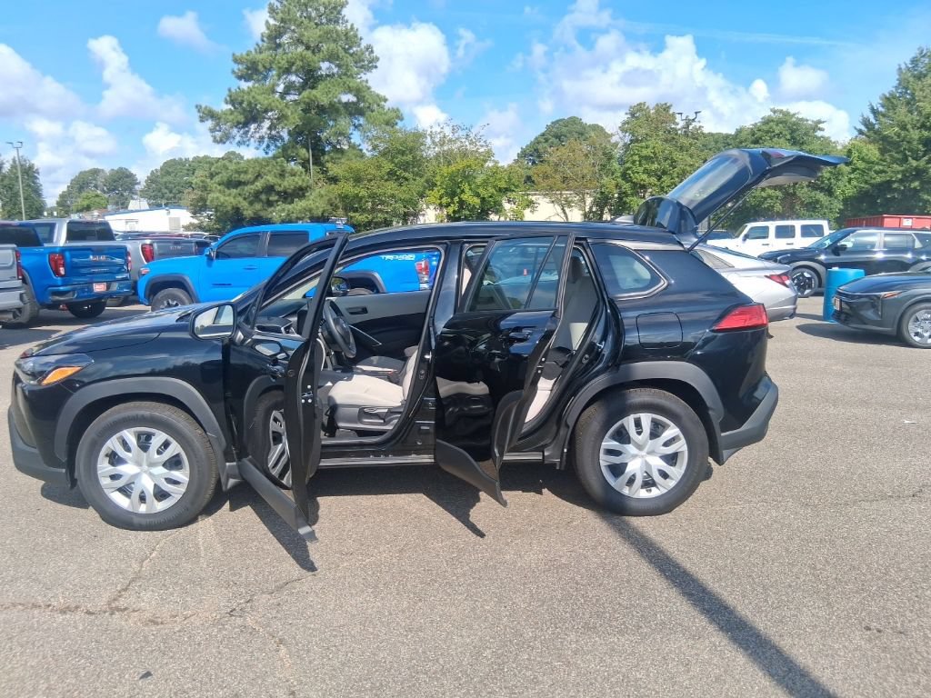 Used 2025 Toyota Corolla Cross L FWD image 22