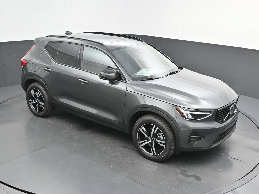 New 2026 Volvo XC40 B4 Core w/ Protection Package Premier FWD image 29