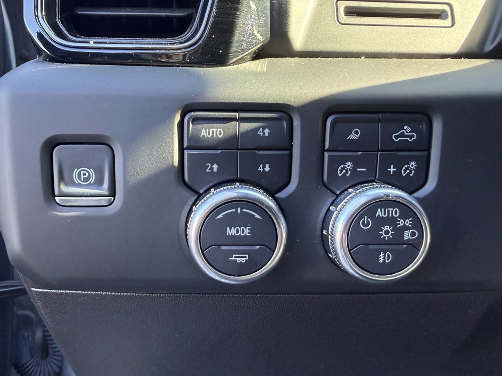 Used 2024 GMC Sierra 2500 AT4 w/ AT4 Preferred Package image 29