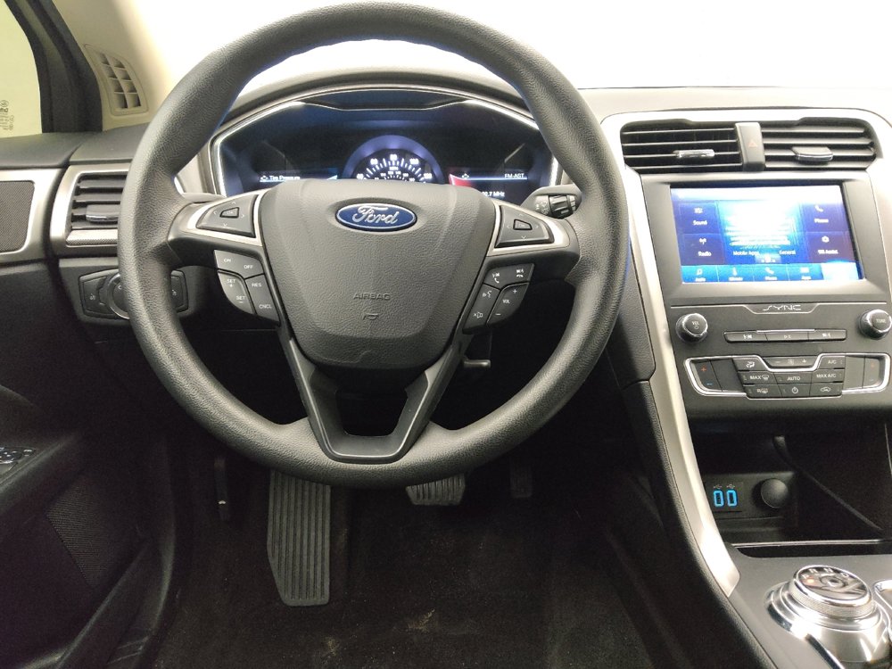 Used 2020 Ford Fusion SE image 22