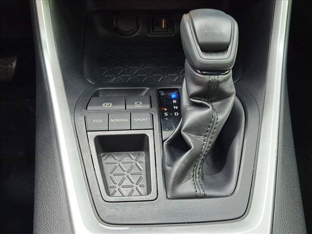 Used 2019 Toyota RAV4 XLE w/ Convenience Package FWD image 12